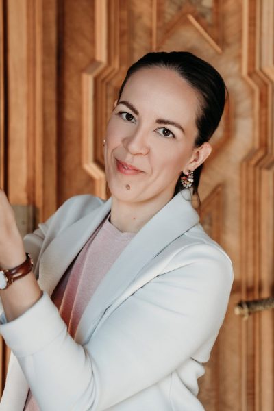 Bild von Renata Ramecz die Gründerin und desigerin von Elises´s Atelier