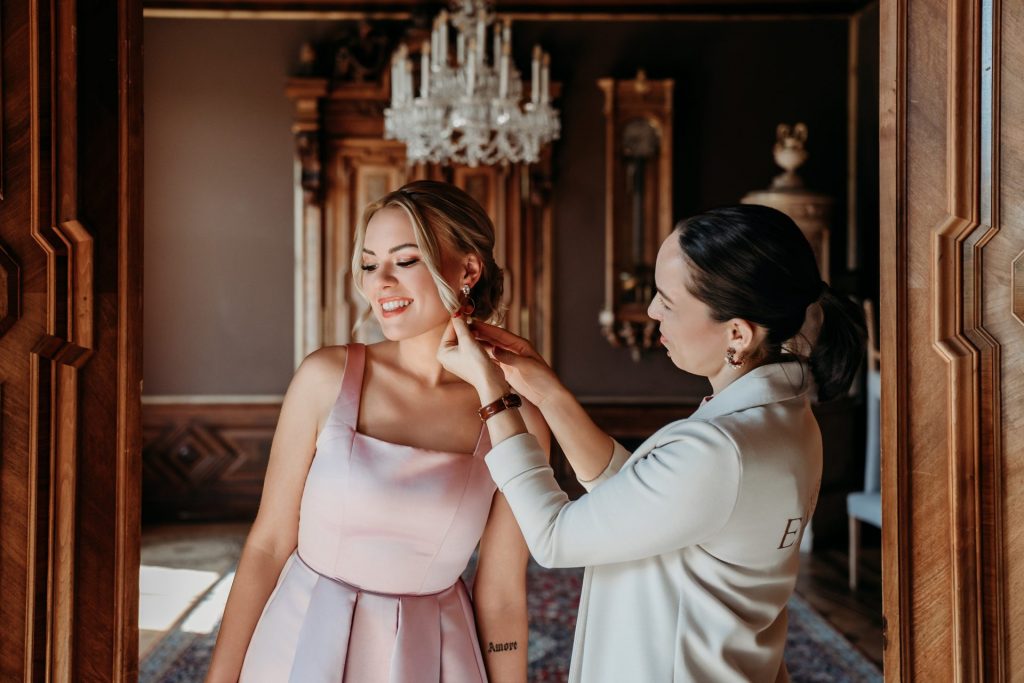 Renata von Elise´s Atelier an eine Shooting mit Ohrringen von Elise´s Atelier