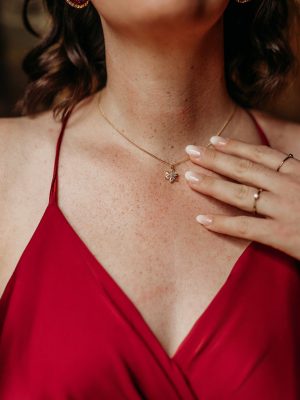 Fleurine – 18K vergoldete Halskette mit Zirkonia | Blumenschmuck | Feine, feminine Geschenkidee