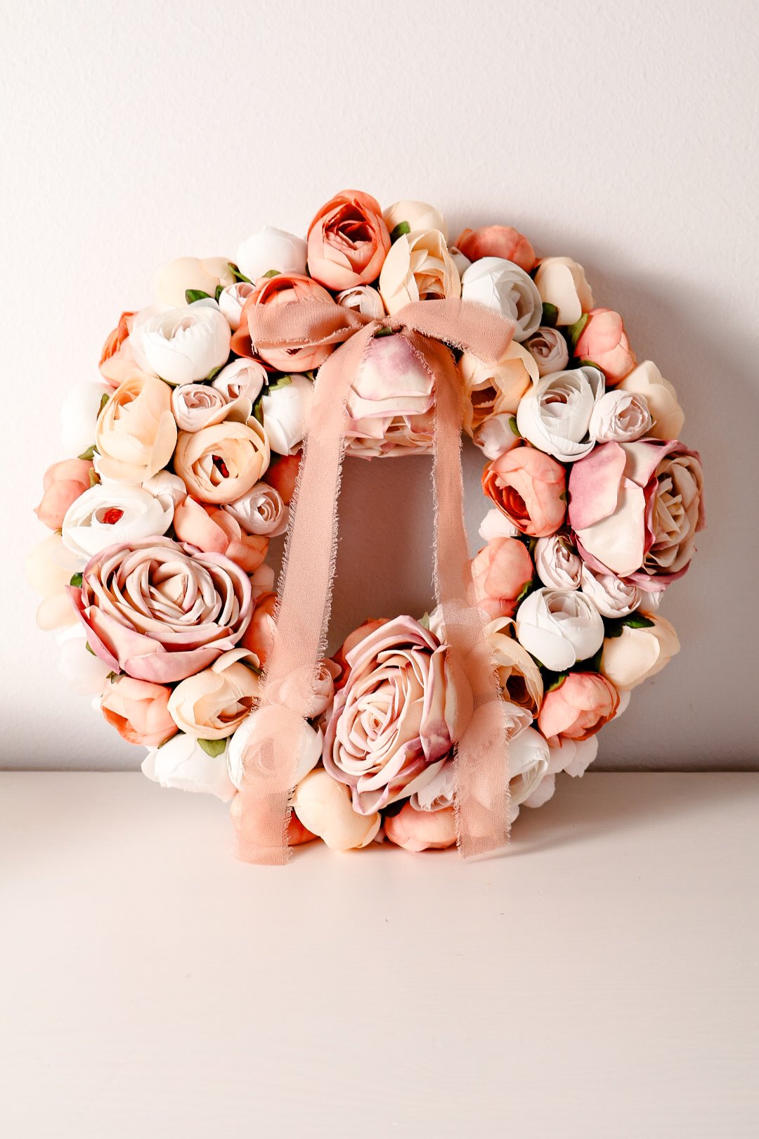 Blumenkranz mit Ranunkeln & englischen Rosen 30 cm